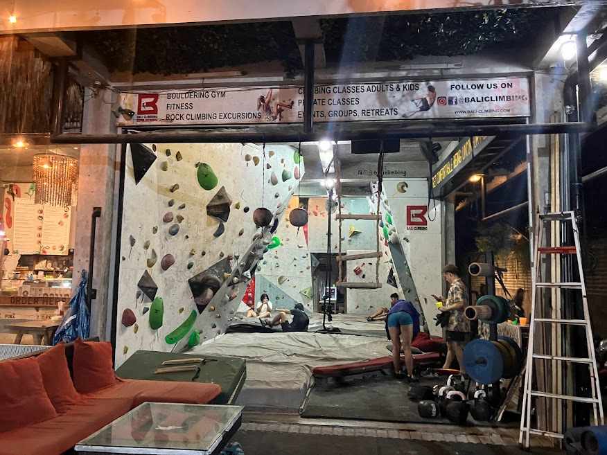 ボルダリングジム発見