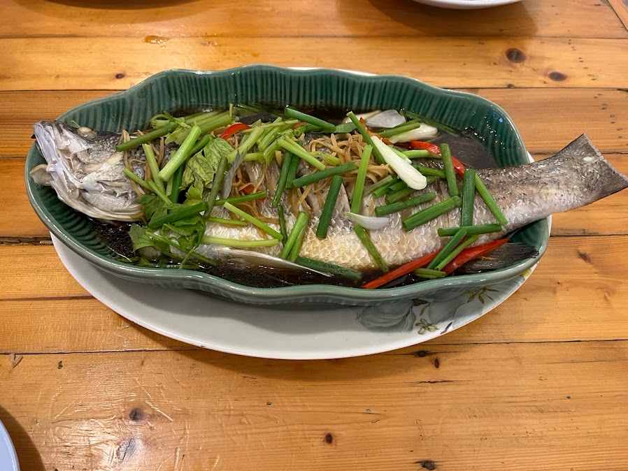 食べすぎでお腹をこわし、翌日は魚の骨事件発生